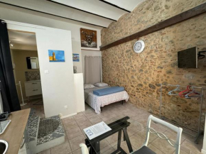 Studio à Le Boulou centre ville- pour 2 - petit prix- Juillet-aout réservation d'1 semaine minimum-check in 17-19h